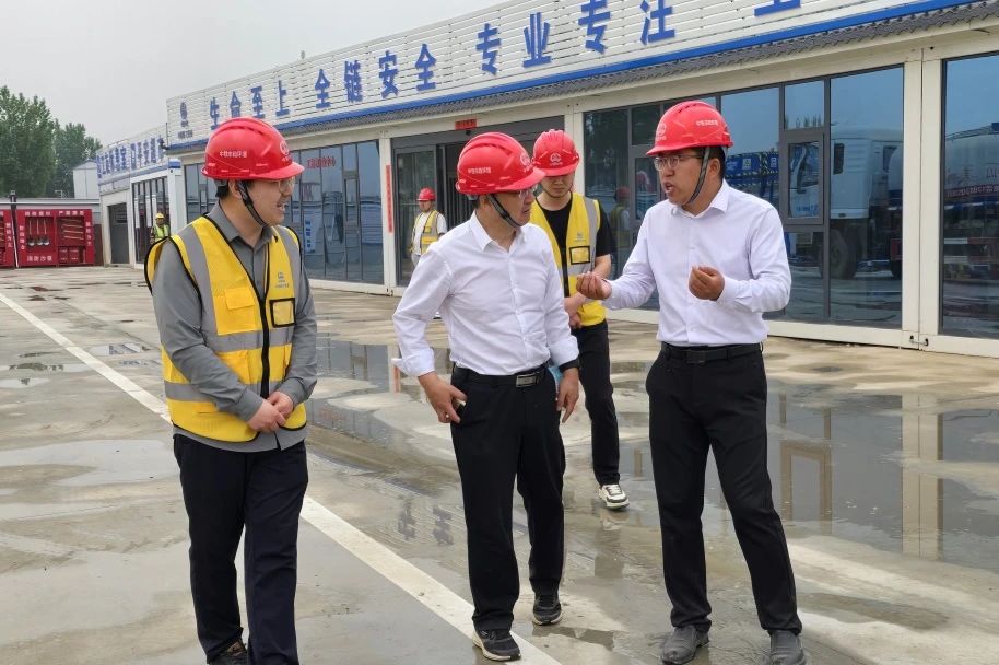 1752564922136169.jpg 公司黨委書記、董事長高學武到啟動區(qū)項目檢查指導工作.jpg